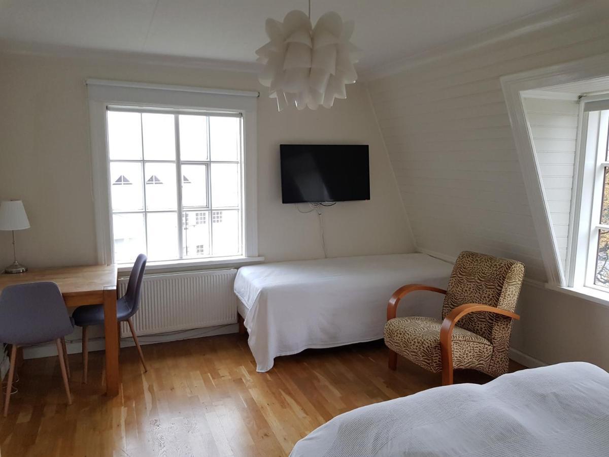 Fe Gisting Hotel Akureyri Bagian luar foto
