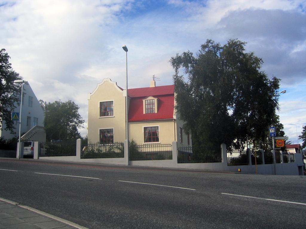 Fe Gisting Hotel Akureyri Bagian luar foto