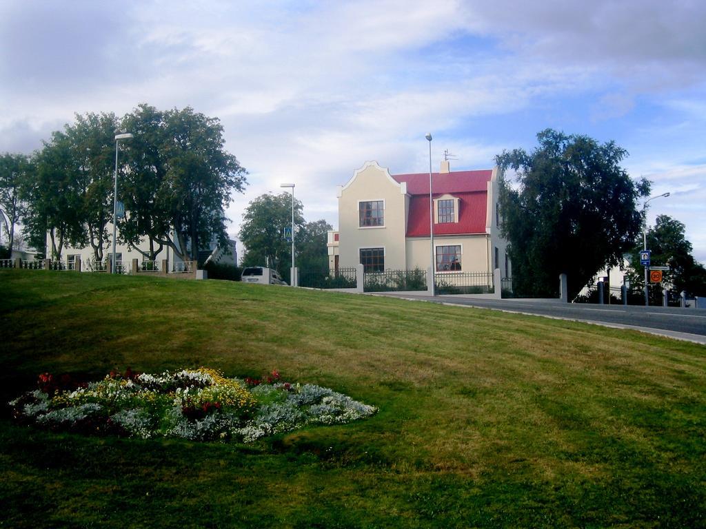 Fe Gisting Hotel Akureyri Bagian luar foto